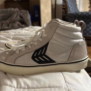 Cariuma Women’s High Skate Off-White Vintage Suede Black‎ Logo Sneaker Sz 8